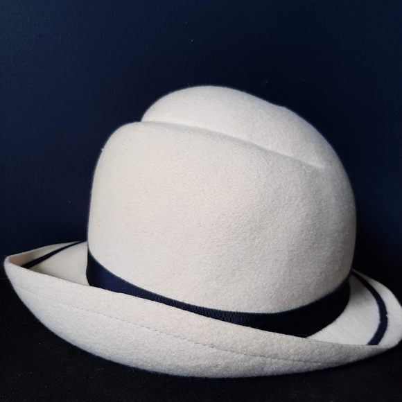 Vintage hat Anita Pineault